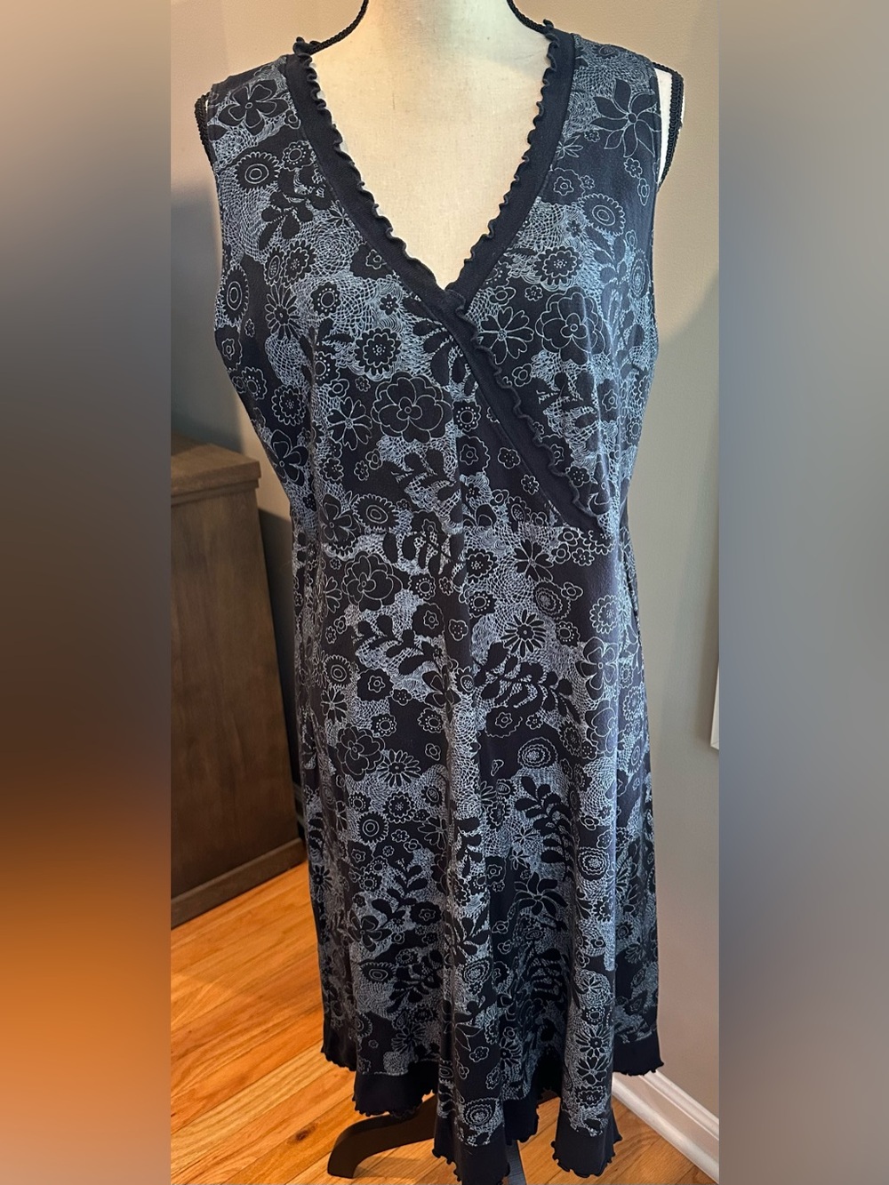 FRESH PRODUCE 100%
Cotton Floral Paisley Lettuce
Trim Dress in Black Beach Vacay
